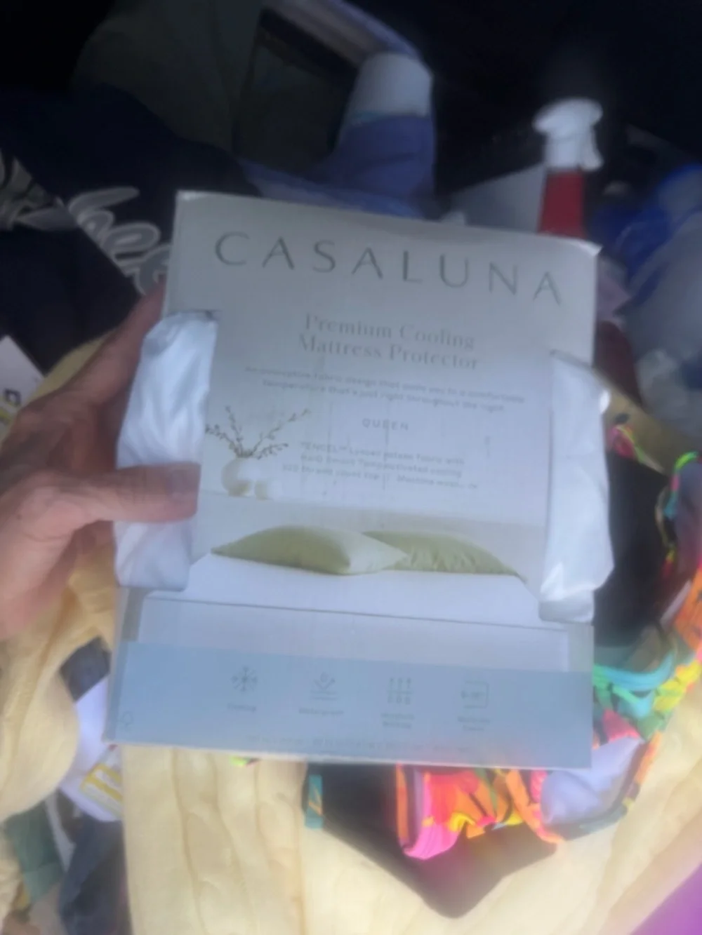 Casaluna White Cooling Mattress Protector queen, nwt